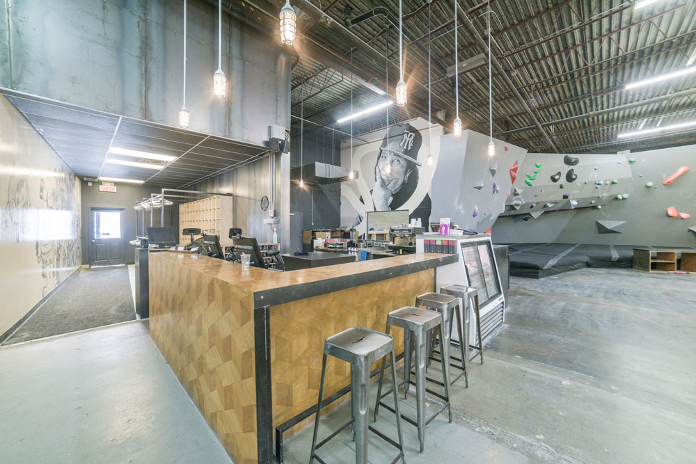 Vue intérieure de Bloc Shop à Montréal après la transformation réalisée par notre designer d'intérieur et entrepreneur général.