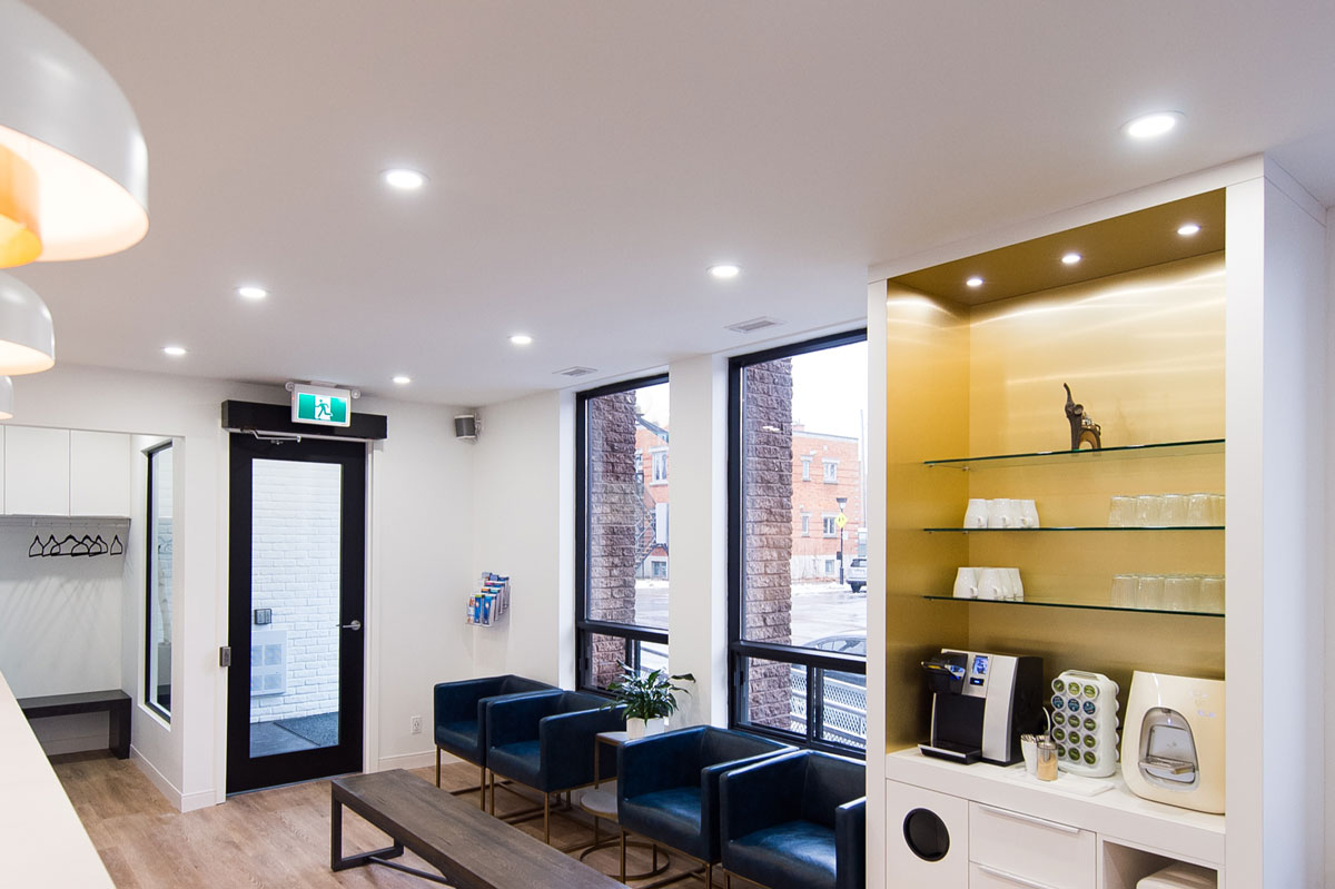 Interior look at SO Dental Clinic in Montreal after the office renovation completed by our general contractor and interior designers.